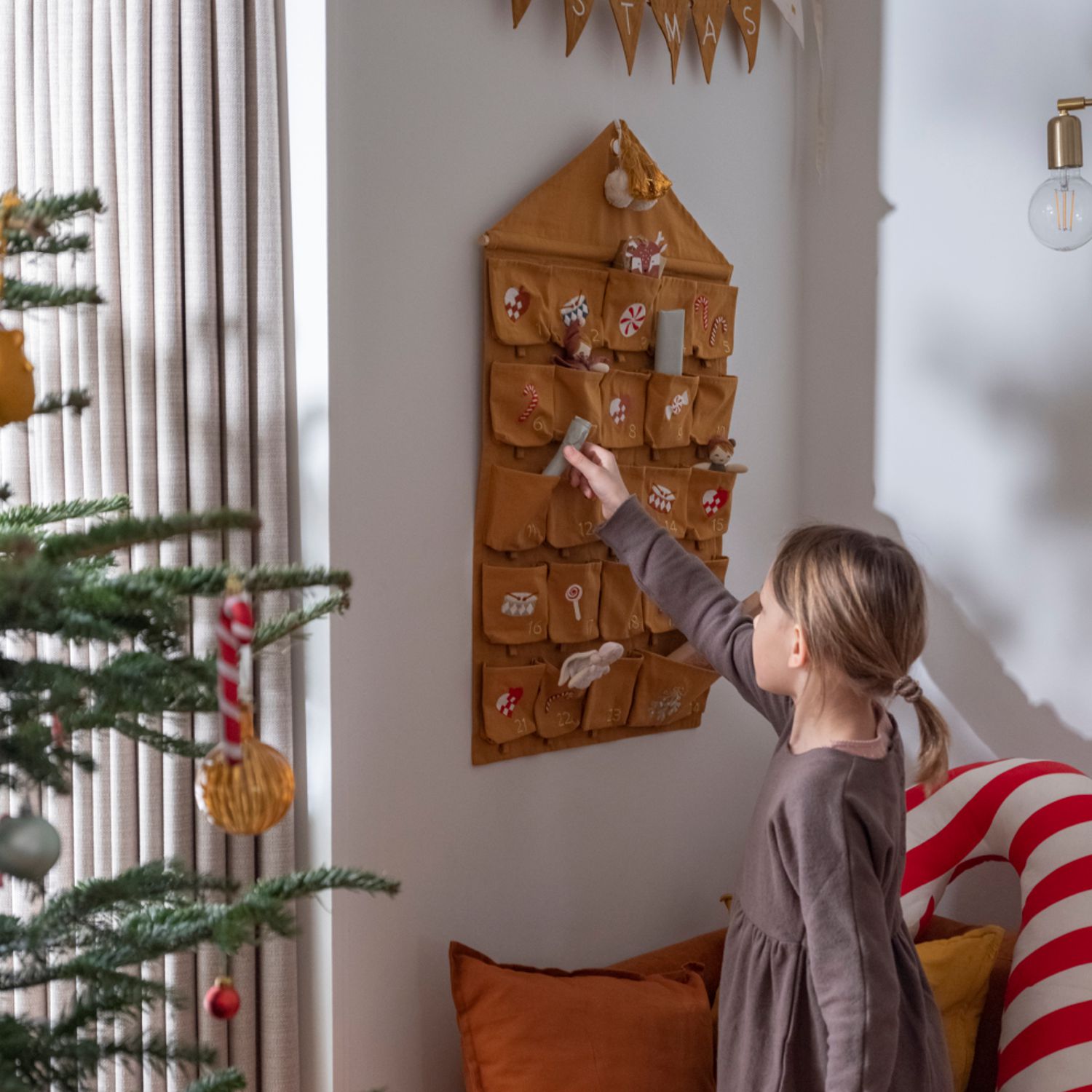 Fabelab Adventskalender bestickt ochre